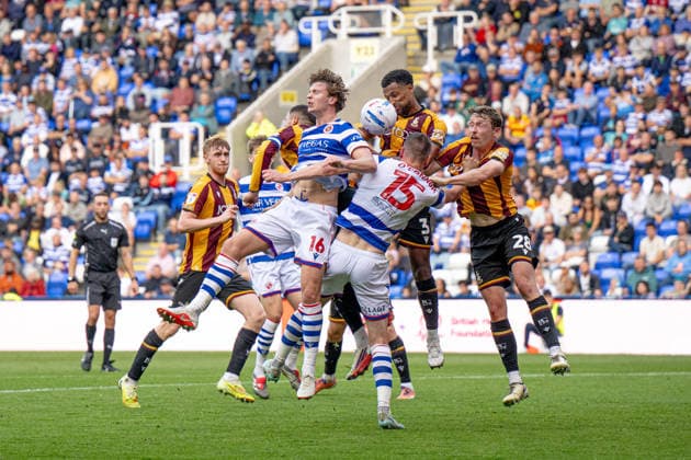 Reading v Bradford City, EFL Sky Bet League 1 Bradford defending a cross during the EFL Sky Bet League 1 match between Reading and Bradford City at the Select Car Leasing Stadium, Reading, UK on 3 October 2026. Reading Select Car Leasing Stadium Berkshire UK Editorial use only DataCo restrictions apply See www.football-dataco.com , Copyright: xStevexBaileyx PSI-24965-0090