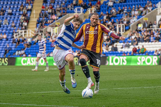 Reading v Bradford City, EFL Sky Bet League 1 Josh Stokes of Reading FC and Antoni Sarcevic of Bradford City during the EFL Sky Bet League 1 match between Reading and Bradford City at the Select Car Leasing Stadium, Reading, UK on 3 October 2026. Reading Select Car Leasing Stadium Berkshire UK Editorial use only DataCo restrictions apply See www.football-dataco.com , Copyright: xStevexBaileyx PSI-24965-0094