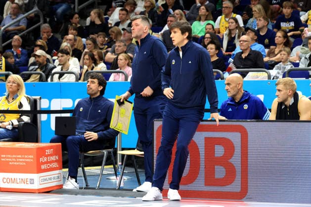 October 3, 2026, Germany, GER, DEU, Basketball, 1st Bundesliga, Day 1, 2026–2027 Season, Berlin, ALBA Berlin vs. Bamberg ALBA coaching staff: Head Coach Pedro Calles (ALBA Berlin), Assistant Coach Vladimir Bogojevic (ALBA Berlin), Assistant Coach Sebastian Trzcionka (ALBA Berlin), nordphoto GmbH, Engler Berlin, Uber Arena, Berlin, Germany Copyright: xNordphotox xEnglerx