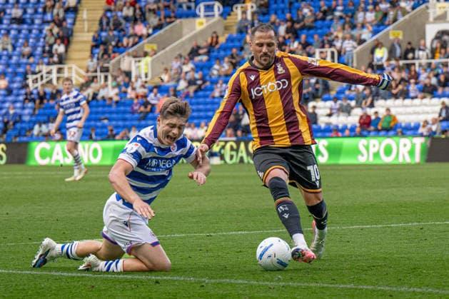 Reading v Bradford City, EFL Sky Bet League 1 Josh Stokes of Reading FC and Antoni Sarcevic of Bradford City during the EFL Sky Bet League 1 match between Reading and Bradford City at the Select Car Leasing Stadium, Reading, UK on 3 October 2026. Reading Select Car Leasing Stadium Berkshire UK Editorial use only DataCo restrictions apply See www.football-dataco.com , Copyright: xStevexBaileyx PSI-24965-0097