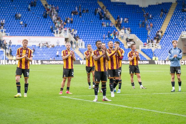 Reading v Bradford City, EFL Sky Bet League 1 Bradford players applaud the fans after the EFL Sky Bet League 1 match between Reading and Bradford City at the Select Car Leasing Stadium, Reading, UK on 3 October 2026 Reading Select Car Leasing Stadium Berkshire UK Editorial use only DataCo restrictions apply See www.football-dataco.com , Copyright: xStevexBaileyx PSI-24965-0100