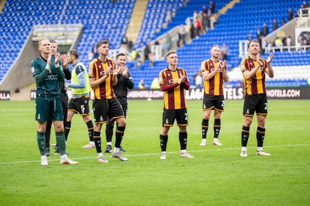 Reading v Bradford City, EFL Sky Bet League 1 Bradford players applaud the fans after the EFL Sky Bet League 1 match between Reading and Bradford City at the Select Car Leasing Stadium, Reading, UK on 3 October 2026 Reading Select Car Leasing Stadium Berkshire UK Editorial use only DataCo restrictions apply See www.football-dataco.com , Copyright: xStevexBaileyx PSI-24965-0102