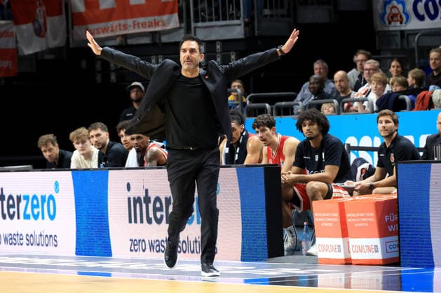 October 3, 2026, Germany, GER, DEU, Basketball, 1st Bundesliga, Day 1, 2026–2027 Season, Berlin, ALBA Berlin vs. Bamberg Head Coach Jesus Ramirez, Bamberg, Bamberg bench, nordphoto GmbH, Engler, Berlin, Uber Arena, Berlin, Germany Copyright: xNordphotox xEnglerx