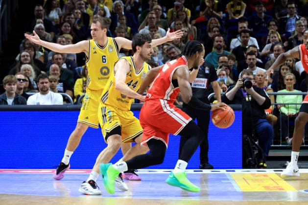 October 3, 2026, Germany, GER, DEU, Basketball, 1st Bundesliga, Day 1, 2026–2027 Season, Berlin, ALBA Berlin vs. Bamberg, MALTE DELOW (ALBA Berlin) 6, JULIUS BOEHMER (ALBA Berlin) 44, Jordan Wright (Bamberg) 3, nordphoto GmbH, Engler Berlin, Uber Arena, Berlin, Germany Copyright: xNordphotox xEnglerx