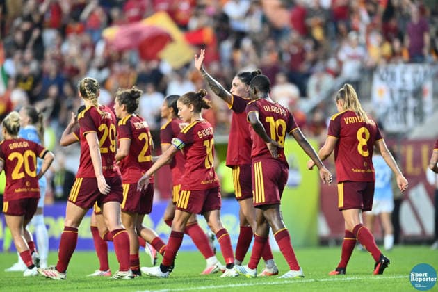 IPA89265243 - The A.S. Roma team celebrates the 1-0 goal during the Serie A Women s League match between Roma and Lazio, the AS Roma vs. SS Lazio Women match in the Italian Serie A Women s League, held in Rome, Italy, on October 3, 2026  Copyright: xClaudioxEnea IPAxSportx xx IPA89265243