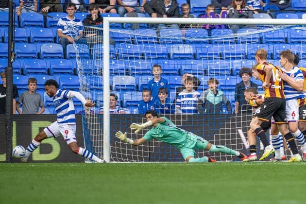 Reading v Bradford City, EFL Sky Bet League 1 Jamie Reid of Reading FC makes a save from a Bradford shot during the EFL Sky Bet League 1 match between Reading and Bradford City at the Select Car Leasing Stadium, Reading, UK on 3 October 2026. Reading Select Car Leasing Stadium Berkshire UK Editorial use only DataCo restrictions apply See www.football-dataco.com , Copyright: xStevexBaileyx PSI-24965-0108