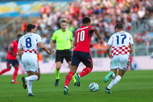 Rijeka, Croatia, 3rd October 2026. UEFA Nations League. Matchday 3, Group A3. Croatia v England at Rujevica, Rijeka. Jude BELLINGHAM (10) between Mateo KOVACIC (8) and Petar SUCIC (17). Croatia v England, UEFA Nations League. 