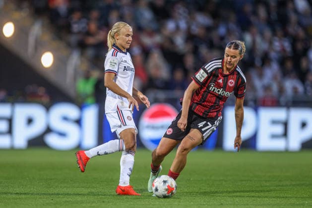 GER, Frankfurt, Eintracht Frankfurt vs. FC Bayern Munich, Google Pixel Women s Bundesliga, Soccer, DFB, 2026–2027 Season, Stadion am Brentanobad, Matchday 6 in pictures: from left, Pernille Harder (FC Bayern Munich Women, 21), Larissa Mühlhaus (Eintracht Frankfurt Women, 47). DFB and DFL regulations prohibit any use of photographs as image sequences and or quasi-video, October 3, 2026 Copyright: HMBxMedia HendrikxHamelau