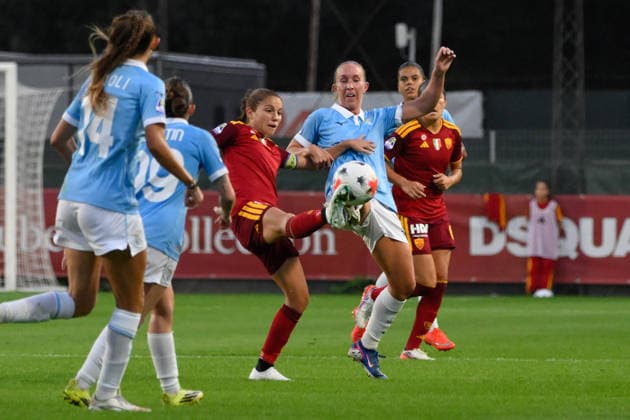 IPA89265753 - AS Roma s Manuela Giugliano battles for the ball with Lazio Women s Megan Connolly during the Italian Women s Serie A Athora 2026 2027 match between AS Roma Women and SS Lazio Women at Tre Fontane Stadium on October 3, 2026.  Copyright: xFabrizioxCorradetti IPAxSportx xx IPA89265753