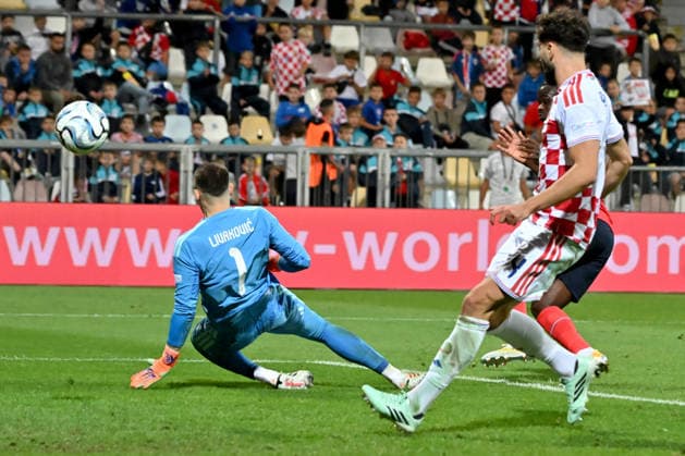 RIJEKA, CROATIA - OCTOBER 03: Bukayo Saka of England (C) in action and score against Dominik Livakovic of Croatia (L) during the UEFA Nations League, League A Group A3, match between Croatia and England at Stadion Rujevica, Rijeka on October 03, 2026 in Rijeka, Croatia. (Photo by Igor Kupljenik Sports Press Photo). Copyright: xIgorxKupljenikx xSPPx Sportspressphoto_SPR244617