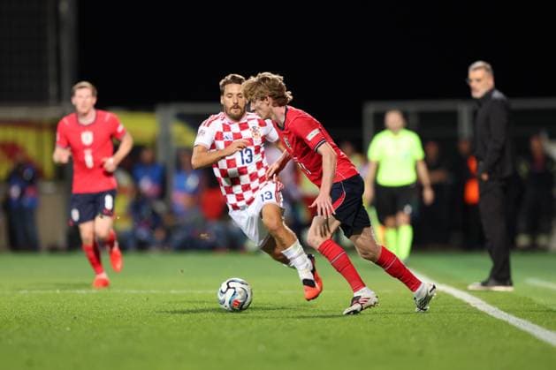 Anthony Gordon of England and Nikola Vlasic of Croatia Croatia v England, UEFA Nations League, Football, Stadion HNK Rijeka, Rijeka, Croatia - 03 Oct 2026Rijeka Stadion HNK Rijeka Croatia  Copyright: xRaddadxJebarah Shutterstockx 17183865cx