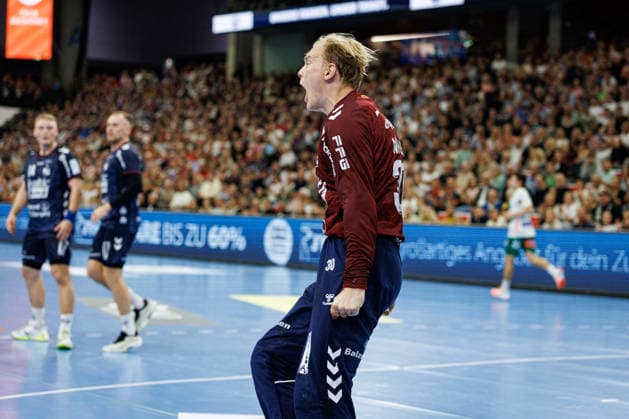 Opel HBL SG Flensburg Handewitt vs. FRISCH AUF Göppingen, October 3, 2026—Celebration as Simon Möller (No. 30) secures the ball, SG Flensburg Handewitt Opel HBL SG Flensburg Handewitt vs. FRISCH AUF Göppingen, GGW Arena on October 3, 2026 Copyright: xBEAUTIFULxSPORTS MarioxM.xKobergx
