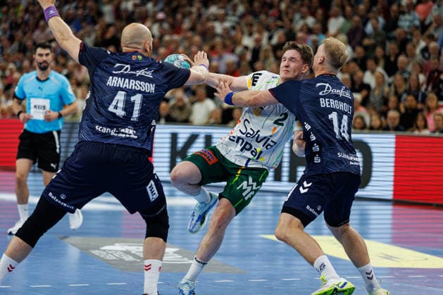 Opel HBL SG Flensburg Handewitt vs. FRISCH AUF Göppingen, October 3, 2026: Oskar Neudeck (No. 02), Frisch auf Göppingen vs. Arnar Freyr Arnarsson (No. 41), SG Flensburg Handewitt and Emil Siersbaek Bergholt No. 14, SG Flensburg Handewitt Opel HBL SG Flensburg Handewitt vs. FRISCH AUF Göppingen, GGW Arena on October 3, 2026 Copyright: xBEAUTIFULxSPORTS MarioxM.xKobergx