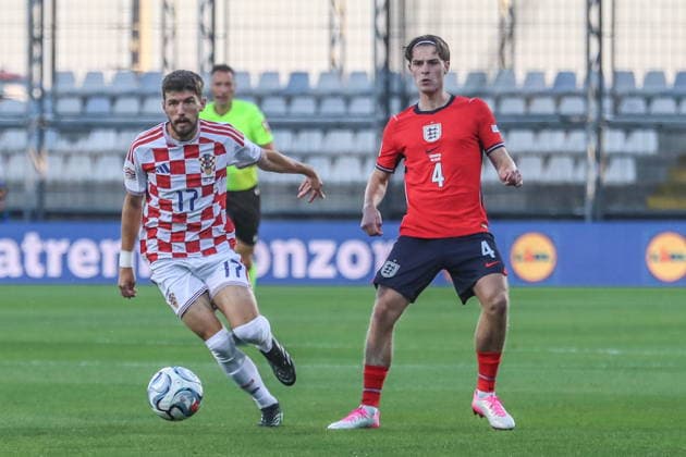 Rijeka 03.10.2026. PIlka nozna UEFA Liga Narodow sezon 2026 2027 kolejka 3 mecz: Chorwacja - Anglia --- Football UEFA Nations League season 2026 2027 round 3 match: Croatia - England nz Petar Sucic, Alex Scott Fot. Kacper Staniec NEWSPIX.PL --- newspix.pl POLAND OUT!