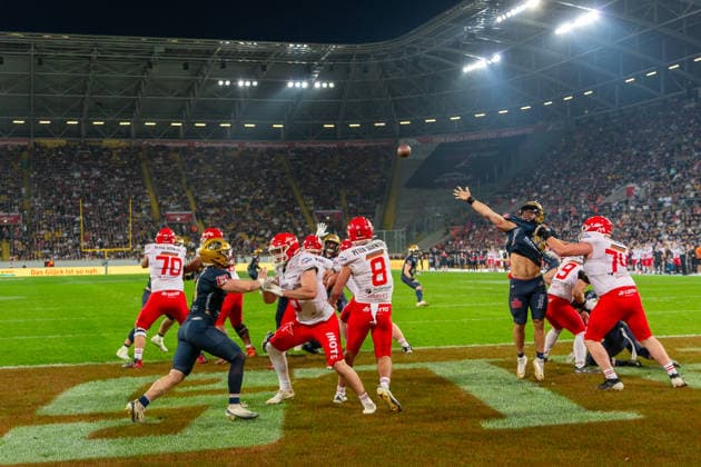 Hugh Harvey (Potsdam Royals, 08 Quarter Back) throws the ball Dresden Monarchs vs Potsdam Royals, American Football, German Football League, Week 22, Championship Game, 2026, 03.10.2026, Dresden Rudolf Harbig Stadion Saxony Germany Copyright: xPFA SebastianxJustx