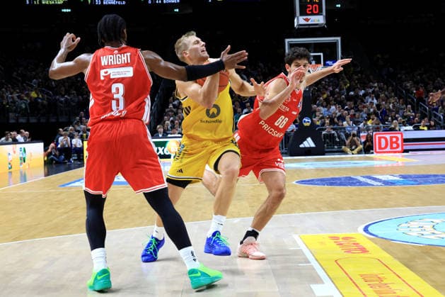 October 3, 2026, Germany, GER, DEU, Basketball, 1st Bundesliga, Day 1, 2026–2027 Season, Berlin, ALBA Berlin vs. Bamberg, Sam Griesel (ALBA Berlin) 5, Yuval Hochstadter (Bamberg) 66, Jordan Wright (Bamberg) 3, nordphoto GmbH, Engler Berlin, Uber Arena, Berlin, Germany Copyright: xNordphotox xEnglerx