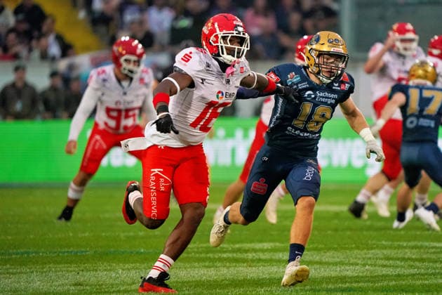 Finn Gornig of the Dresden Monarchs, 18, and Moritz Richter of the Potsdam Royals, 18, face off as quarterbacks in the Dresden Monarchs vs. Potsdam Royals matchup, American football, German Football League, GFL Bowl, 2026 season, October 3, 2026, Dresden Monarchs vs. Potsdam Royals, American football, German Football League, GFL Bowl, 2026 season, October 3, 2026, Dresden Copyright: xEibner-Pressefoto PiaxSchindlerx EP_PSR