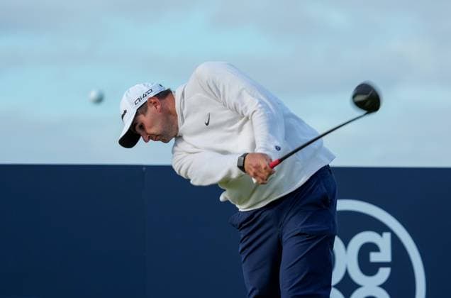 Casey Jarvis plays his tee shot on the 9th hole Alfred Dunhill Links Championship, Golf, Round 3, Old Course St Andrews, Scotland, UK, Scotland, UK - 03 Oct 2026 Scotland United Kingdom  Copyright: xStuartxWallace Shutterstockx 17184163n