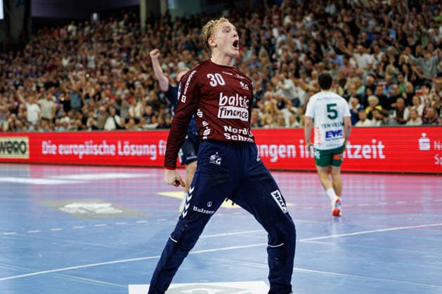Opel HBL SG Flensburg Handewitt vs. FRISCH AUF Göppingen, October 3, 2026—Celebration and joy as Simon Möller (No. 30) secures the ball, SG Flensburg Handewitt Opel HBL SG Flensburg Handewitt vs. FRISCH AUF Göppingen, GGW Arena on October 3, 2026 Copyright: xBEAUTIFULxSPORTS MarioxM.xKobergx