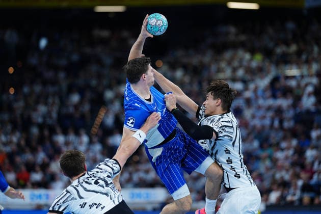 Lukas Zerbe, THW Kiel, 24; Nikola Roganovic, VfL Gummersbach, 23; Julian Köster, THW Kiel, 07 GER; THW Kiel vs. VfL Gummersbach, Handball, 1st Bundesliga, Matchday 7, 2026–2027 Season, October 3, 2026 GER, THW Kiel vs. VfL Gummersbach, Handball, Bundesliga 1, Matchday 7, 2026–2027 season, October 3, 2026, Kiel Copyright: xEibner-Pressefoto MarcelxvonxFehrnx EP_MFN