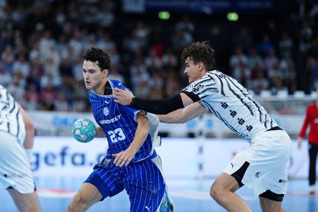 Nikola Roganovic, VfL Gummersbach, 23, Julian Köster, THW Kiel, 07 GER, THW Kiel vs. VfL Gummersbach, Handball, 1st Bundesliga, Matchday 7, 2026–2027 Season, October 3, 2026 GER, THW Kiel vs. VfL Gummersbach, Handball, 1st Bundesliga, Matchday 7, 2026–2027 Season, October 3, 2026 Kiel Copyright: xEibner-Pressefoto MarcelxvonxFehrnx EP_MFN