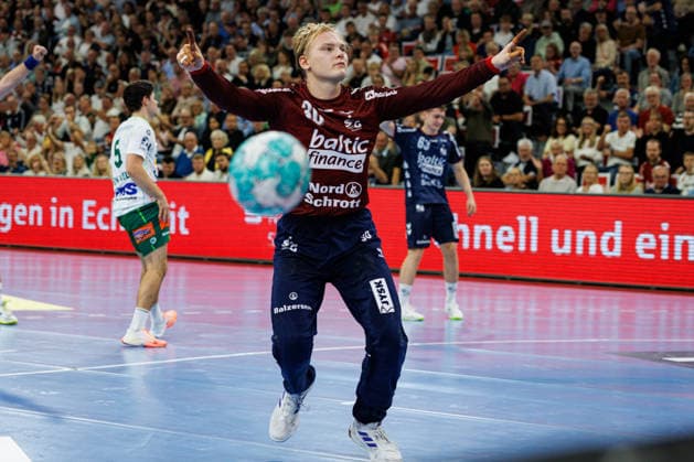 Opel HBL SG Flensburg Handewitt vs. FRISCH AUF Göppingen, October 3, 2026—Celebration as Simon Möller (No. 30) secures the ball, SG Flensburg Handewitt Opel HBL SG Flensburg Handewitt vs. FRISCH AUF Göppingen, GGW Arena on October 3, 2026 Copyright: xBEAUTIFULxSPORTS MarioxM.xKobergx