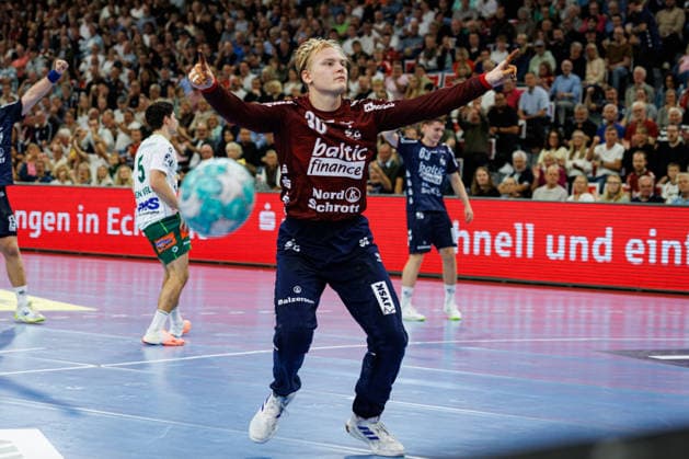 Opel HBL SG Flensburg Handewitt vs. FRISCH AUF Göppingen, October 3, 2026—Celebration as Simon Möller (No. 30) secures the ball, SG Flensburg Handewitt Opel HBL SG Flensburg Handewitt vs. FRISCH AUF Göppingen, GGW Arena on October 3, 2026 Copyright: xBEAUTIFULxSPORTS MarioxM.xKobergx