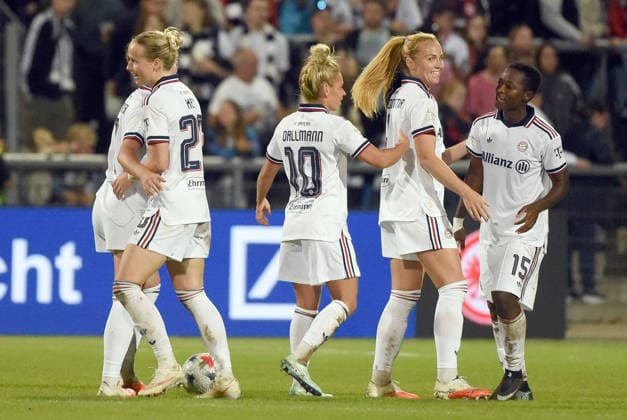 October 3, 2026, xhbx, Soccer, Google Pixel, Women s Bundesliga, Eintracht Frankfurt vs. FC Bayern Munich; the FC Bayern Munich team celebrates after the final whistle in Frankfurt am Main