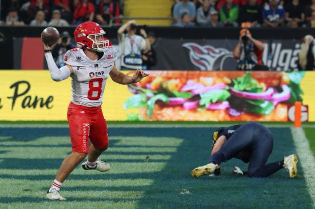 Bay Harvey (Potsdam Royals, 8) passes the ball, Dresden Monarchs vs Potsdam Royals, American Football, GFL, German Football League, Season 2026, GFL-Bowl, 03.10.2026, GFLBowl2026 Photo: PFA Klaus Sack Dresden Rudolf-Harbig-Stadion Deutschland Copyright: xPFA KlausxSackx
