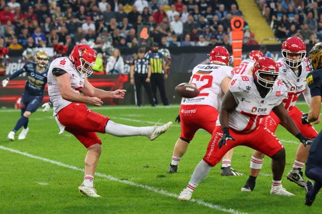 Corey Jeeves (Potsdam Royals, 5) punts the ball, Dresden Monarchs vs Potsdam Royals, American Football, GFL, German Football League, Season 2026, GFL-Bowl, 03.10.2026, GFLBowl2026 Photo: PFA Klaus Sack Dresden Rudolf-Harbig-Stadion Deutschland Copyright: xPFA KlausxSackx