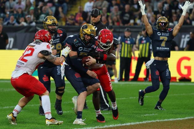 Rocky Lombardi (Dresden Monarchs, 5) runs for a Touchdown, Dresden Monarchs vs Potsdam Royals, American Football, GFL, German Football League, Season 2026, GFL-Bowl, 03.10.2026, GFLBowl2026 Photo: PFA Klaus Sack Dresden Rudolf-Harbig-Stadion Deutschland Copyright: xPFA KlausxSackx