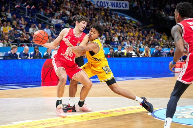 Yuval Hochstadter, Bamberg Baskets, 66; Jack Kayil, ALBA Berlin, 07; GER; ALBA Berlin vs. BMA 365 Bamberg Baskets; Men s Basketball; easy Credit BBL; 2026–27 Season; Matchday 4, October 3, 2026 GER, ALBA Berlin vs. BMA 365 Bamberg Baskets, Men s Basketball, easyCredit BBL, 2026–27 Season, Matchday 4, October 3, 2026 Berlin Copyright: xClaudiusxRauch,xEibner-Pressefotox xClaudiusxRauchx EP_CRH