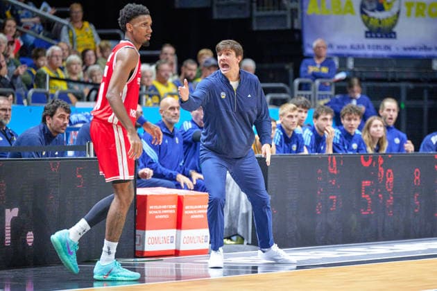 Pedro Calles, ALBA BERLIN, Head Coach; Mylik Wilson, Bamberg Baskets, 10, GER, ALBA Berlin vs. BMA 365 Bamberg Baskets, Men s Basketball, easy Credit BBL, 2026–27 Season, Matchday 4, October 3, 2026, GER, ALBA Berlin vs. BMA 365 Bamberg Baskets, Men s Basketball, easyCredit BBL, 2026–27 Season, Matchday 4, October 3, 2026, Berlin Copyright: xClaudiusxRauch,xEibner-Pressefotox xClaudiusxRauchx EP_CRH