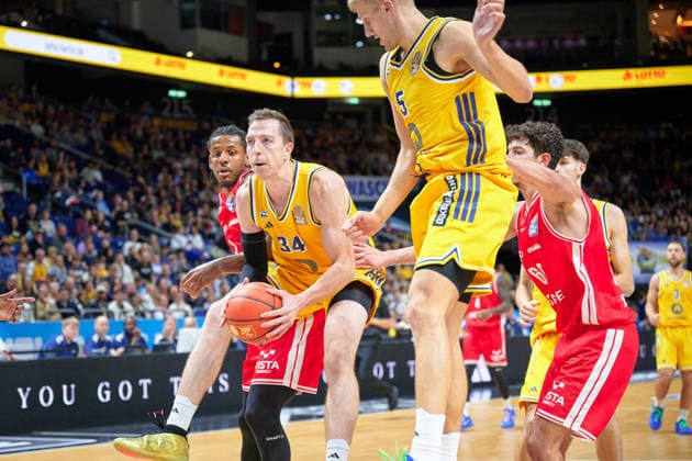 Justin Bean, ALBA BERLIN, 34, Sam Griesel, ALBA BERLIN, 05, GER, ALBA Berlin vs. BMA 365 Bamberg Baskets, Men s Basketball, easy Credit BBL, 2026–27 Season, Matchday 4, October 3, 2026 GER, ALBA Berlin vs. BMA 365 Bamberg Baskets, Men s Basketball, easyCredit BBL, 2026–27 Season, Matchday 4, October 3, 2026 Berlin Copyright: xClaudiusxRauch,xEibner-Pressefotox xClaudiusxRauchx EP_CRH
