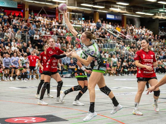 Matilda Ehlert of Frisch Auf Women, No. 10, gets a clear shot on goal, SG Nürtingen Zizishausen vs. Frisch Auf Göppingen, Handball, DHB Cup, 2026–2027 season, October 3, 2026, SG Nürtingen Zizishausen vs. Frisch Auf Göppingen, Handball, DHB Cup, 2026–2027 season, October 3, 2026, Nürtingen Copyright: xMichaelxSchmidt Eibner-Pressefotx EP_MST