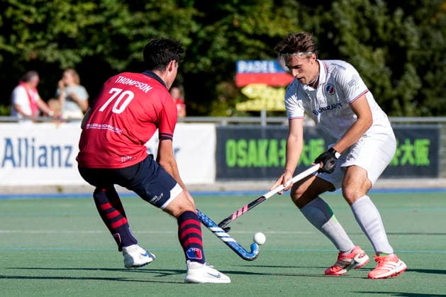 From left: Milo Thompson (BHC), 70, Matteo Luca Poljaric (MHC), 14, tackle, game play, duel, tackle, tackling, dynamic, action, 03 10 2026, Mannheim, Germany, hockey, 1st Bundesliga, men’s, Mannheimer HC vs. Berliner HC xozx