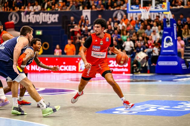 Adam Atamna, Ratiopharm Ulm, 00 on the ball, GER, Syntainics MBC vs. Ratiopharm Ulm, Basketball, 1st Bundesliga, Matchday 4, 2026–2027 season, October 3, 2026, GER, Syntainics MBC vs. Ratiopharm Ulm, Basketball, 1st Bundesliga, Matchday 4, 2026–2027 Season, October 3, 2026, Weissenfels Copyright: xEibner-Pressefoto LauraxRoemerx EP_LRR
