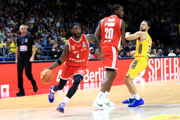 October 3, 2026, Germany, GER, DEU, Basketball, 1st Bundesliga, Day 1, 2026–2027 Season, Berlin, ALBA Berlin vs. Bamberg, JORDAN FORD (ALBA Berlin) 3, Jordan Jones (Bamberg) 4, Hason Ward (Bamberg) 20, nordphoto GmbH, Engler, Berlin, Uber Arena, Berlin, Germany Copyright: xNordphotox xEnglerx