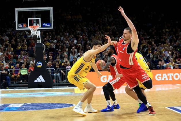 October 3, 2026, Germany, GER, DEU, Basketball, 1st Bundesliga, Day 1, 2026–2027 Season, Berlin, ALBA Berlin vs. Bamberg, Nevio Bennefeld (ALBA Berlin) 22, Daniel Keppeler (Bamberg) 31, Jordan Jones (Bamberg) 4, nordphoto GmbH, Engler Berlin, Uber Arena, Berlin, Germany Copyright: xNordphotox xEnglerx