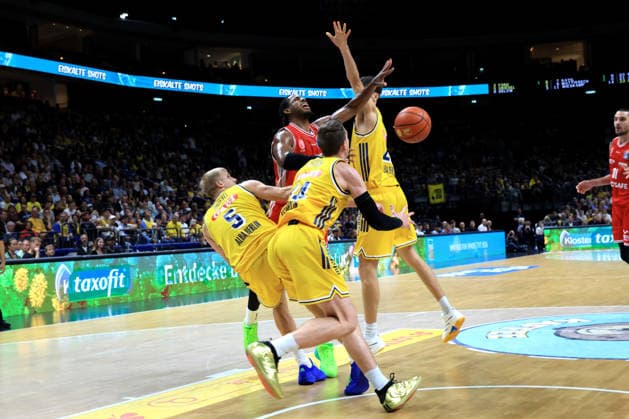 October 3, 2026, Germany, GER, DEU, Basketball, 1st Bundesliga, Day 1, 2026–2027 Season, Berlin, ALBA Berlin vs. Bamberg, Sam Griesel (ALBA Berlin) 5, Justin Bean (ALBA Berlin) 34, Nevio Bennefeld (ALBA Berlin) 22, Jordan Jones (Bamberg) 4, nordphoto GmbH, Engler Berlin, Uber Arena, Berlin, Germany Copyright: xNordphotox xEnglerx