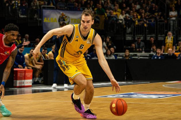 Malte Delow on October 3, 2026, Alba Berlin vs. Bamberg Baskets, Basketball, BBL, Uber Arena, Berlin. DFL regulations prohibit the use of photographs as image sequences and or quasi-video. Copyright: HMBxMedia xFinnxWeidmann