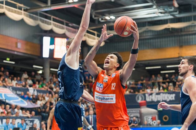 Borisa Simanic MBC, 22, Michael Rataj Ulm, 12, Syntainics MBC vs. Ratiopharm Ulm, BBL, Men s Basketball 1st Bundesliga, Matchday 4 of the 2026–27 season, October 3, 2026, Weißenfels City Hall, Saxony-Anhalt, Germany