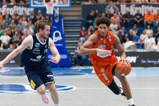 Spencer Reaves MBC, 31, Meissa Faye Ulm, 11, Syntainics MBC vs. Ratiopharm Ulm, BBL, Men s Basketball 1st Bundesliga, Matchday 4 of the 2026–27 season, October 3, 2026, Weißenfels Stadthalle, Saxony-Anhalt, Germany
