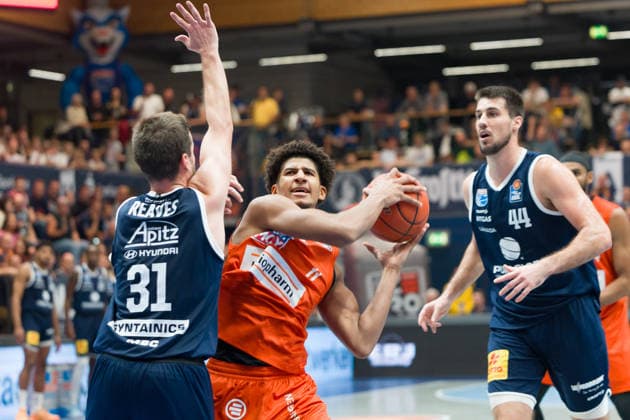 Spencer Reaves (MBC), 31, Meissa Faye Ulm, 11, Jure Planinic (MBC), 44, Syntainics (MBC) vs. Ratiopharm Ulm, BBL, Men s Basketball 1st Bundesliga, Matchday 4 of the 2026–27 season, October 3, 2026, Weißenfels City Hall, Saxony-Anhalt, Germany