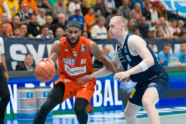 Armel Traore Ulm, 94, Collin Welp MBC, 40, Syntainics MBC vs. Ratiopharm Ulm, BBL, Men s Basketball 1st Bundesliga, Matchday 4 of the 2026–27 season, October 3, 2026, Weißenfels Stadthalle, Saxony-Anhalt, Germany