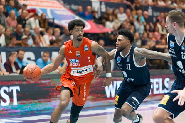 Ibi Watson Ulm, 2, Anthony Gaines MBC, 11, Borisa Simanic MBC, 22, Syntainics MBC vs. Ratiopharm Ulm, BBL, Men s Basketball 1st Bundesliga, Matchday 4 of the 2026–27 season, October 3, 2026, Weißenfels Stadthalle, Saxony-Anhalt, Germany