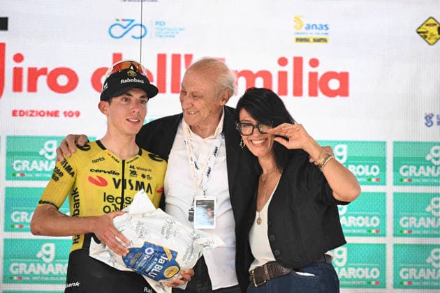 03-10-2026 Giro Dell emilia; 2026, Visma - Lease A Bike; Piganzoli, Davide; Amici, Adriano; Amici, Elisa; Bologna - San Luca; 