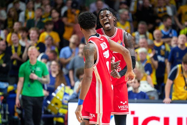 Bamberg Baskets Celebrate Victory, Mylik Wilson (Bamberg Baskets), 10, Trevon Scott (Bamberg Baskets), 13, GER, ALBA Berlin vs. BMA 365 Bamberg Baskets, Men s Basketball, easy Credit BBL, 2026–27 Season, Matchday 4, October 3, 2026 GER, ALBA Berlin vs. BMA 365 Bamberg Baskets, Men s Basketball, easyCredit BBL, 2026–27 Season, Matchday 4, October 3, 2026 Berlin Copyright: xClaudiusxRauch,xEibner-Pressefotox xClaudiusxRauchx EP_CRH