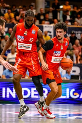 Oluwasimisola Shittu (Ratiopharm Ulm), 45, and Adam Atamna (Ratiopharm Ulm), 00, with the ball, GER, Syntainics MBC vs. Ratiopharm Ulm, Basketball, 1st Bundesliga, Matchday 4, 2026–2027 season, October 3, 2026, GER, Syntainics MBC vs. Ratiopharm Ulm, Basketball, 1st Bundesliga, Matchday 4, 2026–2027 season, October 3, 2026, Weissenfels Copyright: xEibner-Pressefoto LauraxRoemerx EP_LRR