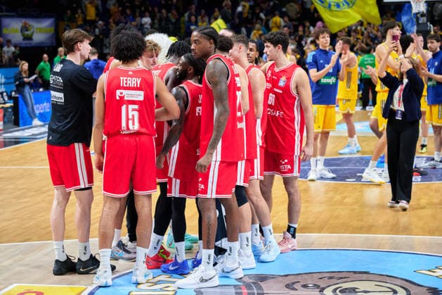 Bamberg Baskets Celebrate Victory, GER, ALBA Berlin vs. BMA 365 Bamberg Baskets, Men s Basketball, easy Credit BBL, 2026–27 Season, Matchday 4, October 3, 2026 GER, ALBA Berlin vs. BMA 365 Bamberg Baskets, Men s Basketball, easyCredit BBL, 2026–27 Season, Matchday 4, October 3, 2026 Berlin Copyright: xClaudiusxRauch,xEibner-Pressefotox xClaudiusxRauchx EP_CRH